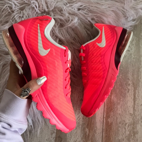 NWTNike neon Air Max invigor special edition - Picture 4 of 7